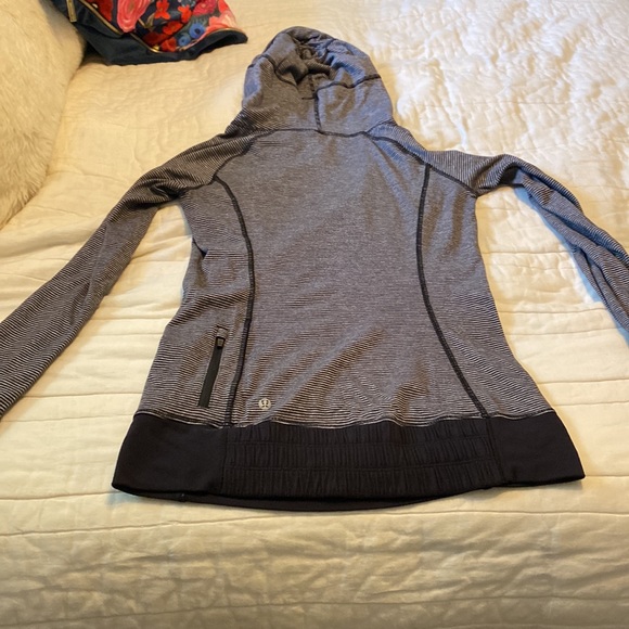 Lululemon Think Fast hoodie, striped RARE - Picture 7 of 9